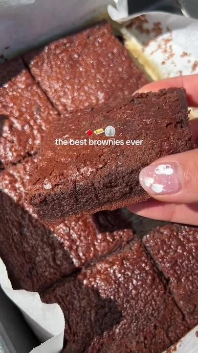 Mochi Brownies 🍫 omggg the texture of these 🥹 & they’re GLUTEN FREE!... | brownies | TikTok Brownies Tiktok, Mochi Brownies, Quirky Cooking, Gluten Free Brownies, Best Brownies, Snack Treat, Brownies Recipe, Food Recepie, Fair Food Recipes