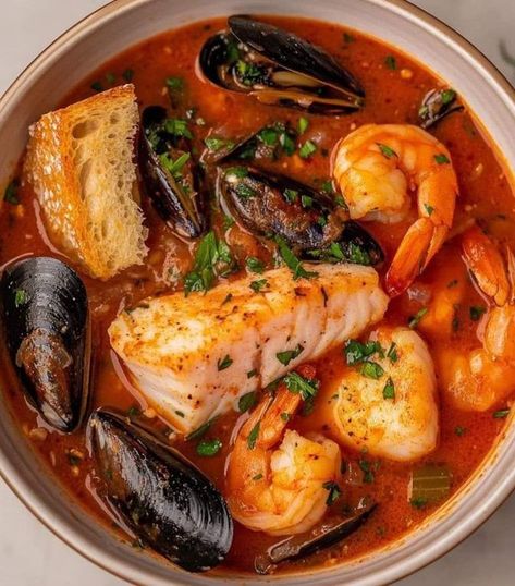 Bouillabaisse Recipe Seafood, Seafood Bouillabaisse, Bouillabaisse Recipe, Cooking Easy Recipes, Warm Soup Recipes, White Bean Soup Recipes, Desserts Healthy, Fish Fillets, Homemade Lasagna