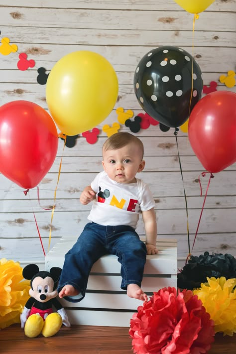 Mickey Mouse Baby Birthday, Mickey Mouse Cake Smash, Mickey Mouse Birthday Theme, Mickey Mouse Birthday Decorations, Mickey First Birthday, Mickey 1st Birthdays, Fiesta Mickey Mouse, Mickey Mouse Themed Birthday Party, Mickey Mouse Photos