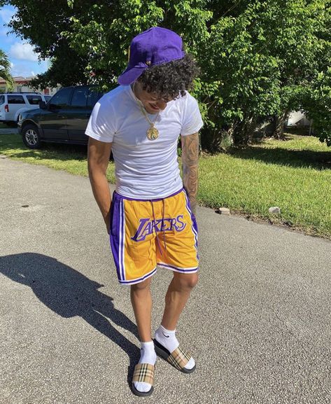 Guys Basketball Shorts Outfit, Lakers Shorts Outfit Men, Temu Outfits Men, First Day Of School Outfit Men, Drip Outfits Women, Fotos Outfits, Nba Jersey Outfit, Summer Drip, Summer Swag Outfits