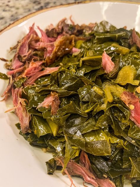 Easy Crock-Pot Collard Greens w/ Video Tutorial - CatWillMadeIt Crock Pot Collard Greens Southern Style, Collard Greens Crock Pot, Crockpot Greens, Crock Pot Collard Greens, Crockpot Collard Greens, Collar Greens, Easy Collard Greens Recipe, Greens Recipes, Turkey Crockpot Recipes