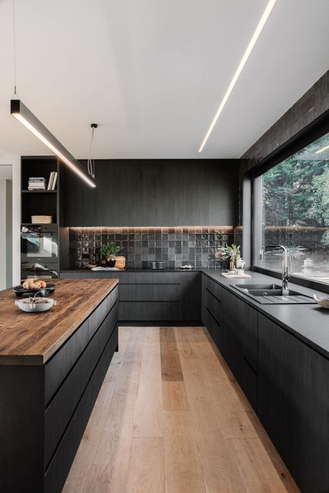 Masculine Kitchen, Hygge Design, Timber Kitchen, Clad Home, Dark Wood Kitchens, Black Kitchen Cabinets, Dark Kitchen, Country Retreat, Kitchen White