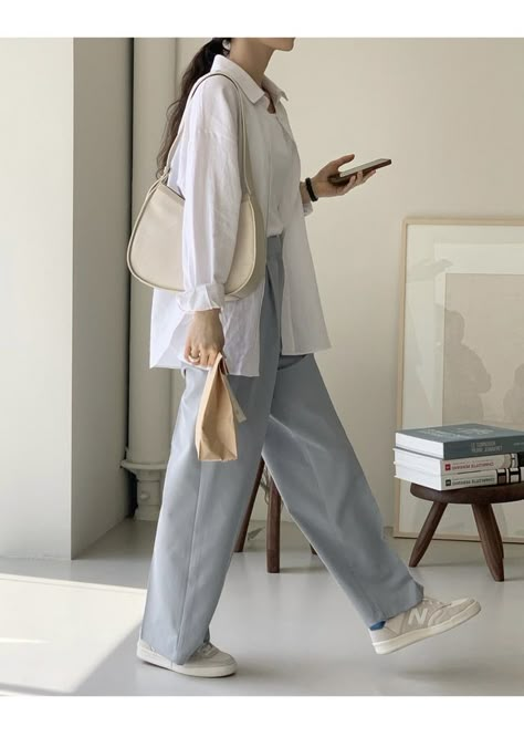 Minimal Stylish Outfits, Clean Girl Outfits Plus Size, Minimal Summer Fashion, Minimal Fall Outfit, Modest Summer Fits, Plus Size Going Out Outfits, Minimalist Outfits Women, Uniqlo Women Outfit, Tokyo Outfits