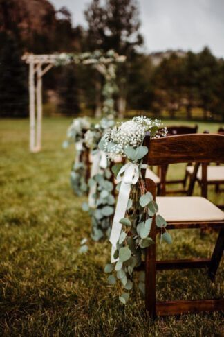 Rustic greenery wedding seating idea with eucalyptus on chairs | 45+ Creative Wedding Greenery Ideas That Will Rock Your World .  #wedding #weddingdecor #weddingceremony #weddinginspiration Rustic Wedding Isles Decoration Outdoor, Wedding Isles, Boda Diy, Wedding Greenery, Aisle Flowers, Wedding Aisle Decorations, Diy Wedding Flowers, Wedding Aisle, Wedding Chairs