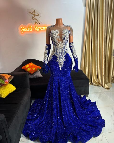 Wedding Dresses In Blue, Royal Vlue Dress, Rare Prom Dresses Beautiful, Royal Blue Ball Gown Dress, Prom Dress Applique, Mascarade Prom Outfit, Dark Royal Blue Prom Dress, Royal Blue Reception Dress, Best Prom Dresses Long