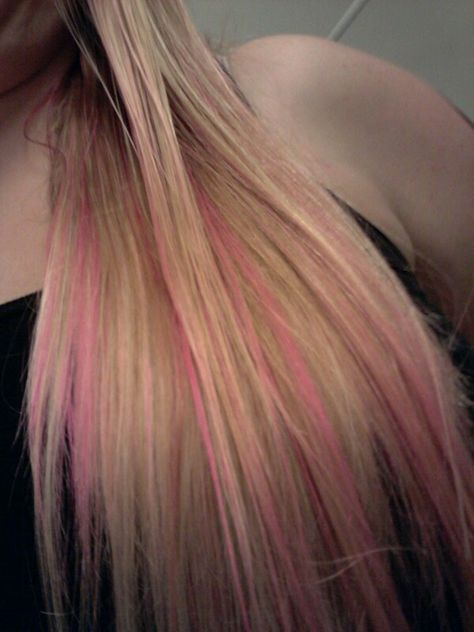 Light Blonde Hair With Color Streaks, Blonde With Coloured Streaks, Streaks Of Pink In Hair, Pink Strip In Blonde Hair, Blue And Pink Highlights In Blonde Hair, Pink In Blonde Hair Highlights, Dyed Hair Ideas For Blondes, Dark Pink Hair With Light Pink Highlights, Blonde Hair With Other Colors