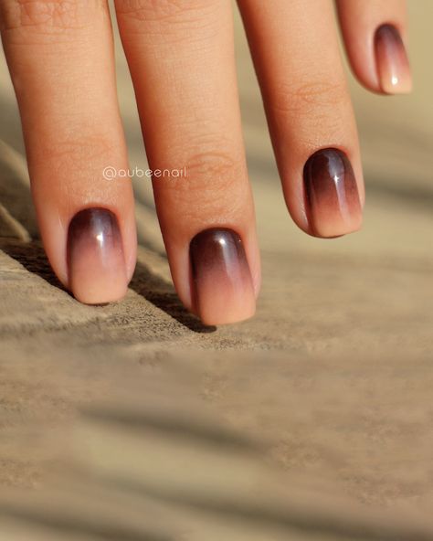 Brown ombre nails Brown Ombre Tip Nails, Ombre Brown Nails Short, Ombré Nails Brown, Brown Dipped Nails Ideas, Brown Nail Ombre, Gradient Nail Color Ideas, Gradient Nail Art Ombre, Brown Ombre Dip Nails, Autumn Ombre Nails Short