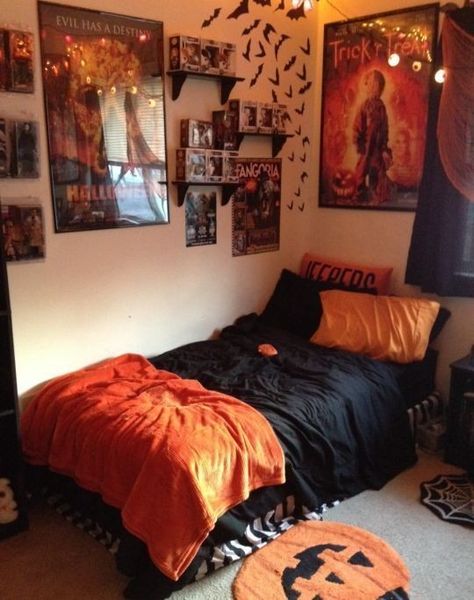 Spooky Bedroom, Halloween Bedroom Decor, Halloween Bedroom, Halloween Room Decor, Diy Halloween Decor, Modern Halloween, Halloween Tattoo, Fall Bedroom, Decoration Halloween