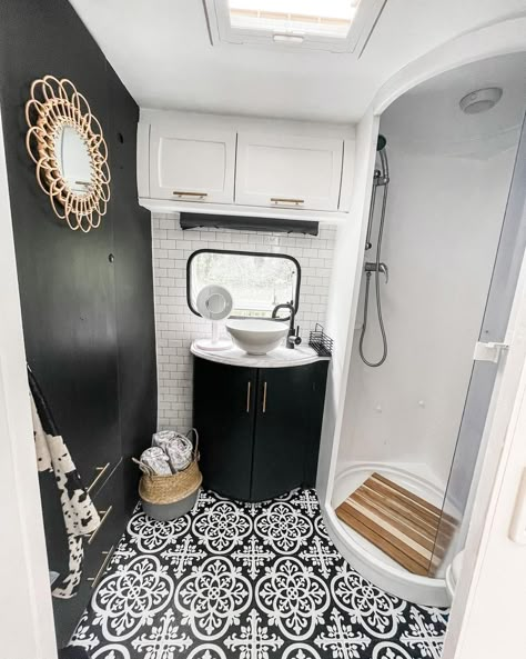 Caravan Interior Design by @sarahemilyinteriors - If you're planning on doing a caravan interior makeover, you'll love all these caravan interior ideas by the amazing @SarahEmilyInteriors. Caravan interior design, Caravan interior decor, Caravan interior colours. Caravan Interior Ideas, Caravan Interior Design, Caravan Bunk Beds, Caravan Bathroom, Caravan Bunks, Caravan Inside, Caravan Renovation Diy, Caravan Interior Makeover, Diy Caravan