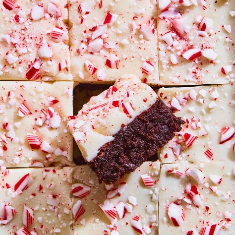 Peppermint Bark Brownies, Peppermint Brownies, Delish Desserts, Baking 101, Festive Cookies, White Chocolate Ganache, Baking Recipe, Chocolate Espresso, Bar Recipes