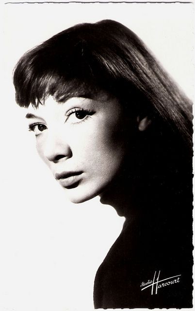 Juliette Greco Juliette Greco, Beatnik Style, Rock And Roll Girl, Marianne Faithfull, Actor Studio, Jean Paul Sartre, Jean Cocteau, Interracial Relationships, People Dancing