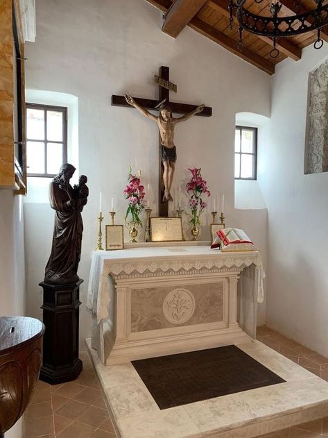 Catholic House Decor, Home Chapel Catholic, Small Altar Design Home Catholic, Christian Altar Ideas For Home, Catholic Decor Home Ideas, Catholic Altar Home Ideas, Home Altar Catholic Beautiful, Catholic Altar Home, Wall Altar Ideas Catholic