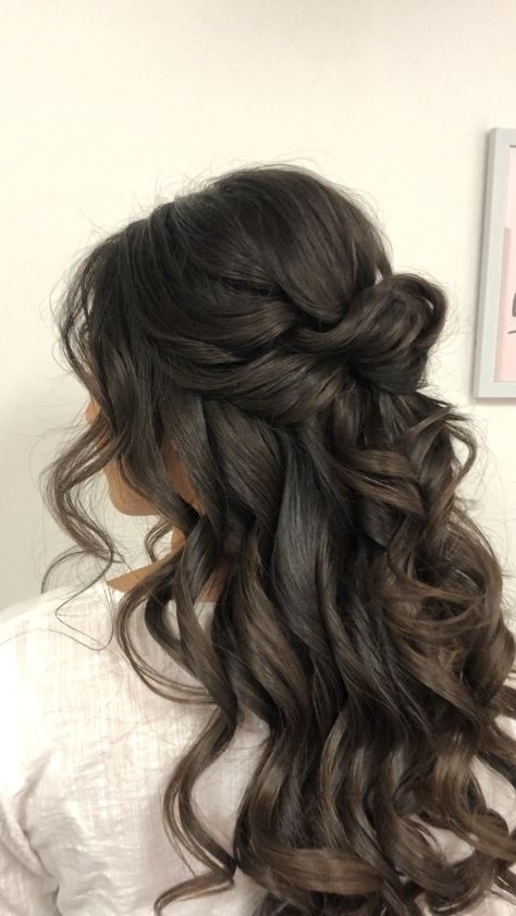 Boho Quinceanera, Bridemaids Hairstyles, Boho Bridal Hair, Bridesmaid Hair Makeup, Quinceanera Hairstyles, Quince Hairstyles, Long Hair Wedding Styles, Trendy Hairstyle, Long Dark Hair