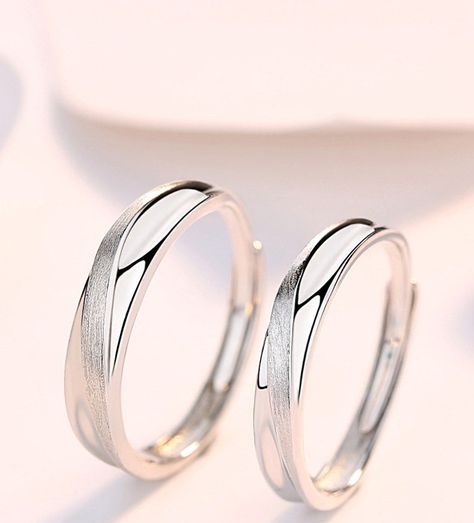 Mobius Wedding Band, Couples Wedding Rings Set, Numbers Roman, Wedding Rings Sets His And Hers, Wedding Band Matching, Mobius Ring, Matching Couple Rings, Couple Ring Design, Roman Numbers