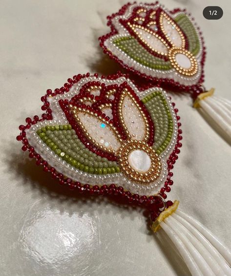 Beadwork Designs Patterns, Métis Beading, Regalia Patterns, Indigenous Jewelry, Flower Beading, Indigenous Beadwork, Beaded Shawl, Seed Beads Jewelry, Jingle Dress