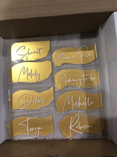 Diy Wedding Name Place Cards, Wedding Name Place Ideas, Name Plate Wedding, Place Cards Acrylic, Acrylic Name Tags, Name Place Cards Wedding, Wedding Placement Cards, Acrylic Place Cards, Acrylic Name Plate