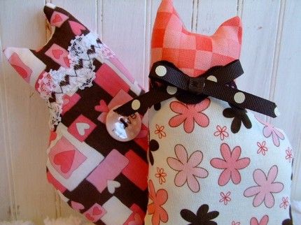 scrap upholstery fabric projects | 10 Clever Way to Cut Up Your Excess Upholstery Fabric What To Do With Upholstery Samples, Upholstery Fabric Projects, Upholstery Fabric Remnants, Scrap Crafts, Scrap Projects, Upholstery Fabric Samples, Scrap Fabric Crafts, Scrap Ideas, Upholstery Projects