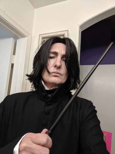 Severus Snape Makeup Look, Snape Costume Female, Snape Halloween Costume, Severus Snape Costume, Severus Snape Wand, Snape Costume, Snape Cosplay, Severus Snape Art, Harry Potter Halloween Costumes