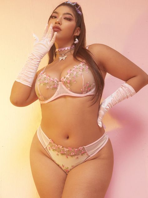 Plus Size Langerie, Lingerie Rosa, Pant Trousers Women, Plus Zise, Lingerie Plus, Lingerie Shoot, Lingerie Plus Size, Pink Lingerie, Pink Collar