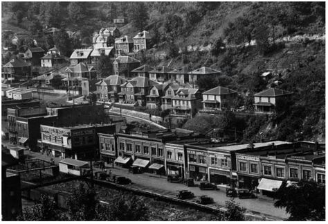 Northfork, WV, ca. 1925. Originally pinned by W Rivers onto McDowell County, West Virginia. Vintage Appalachia, Wv Mountains, Southern Gothic Aesthetic, Mcdowell County, Virginia Hill, Appalachian History, Wheeling West Virginia, West Virginia Travel, West Va