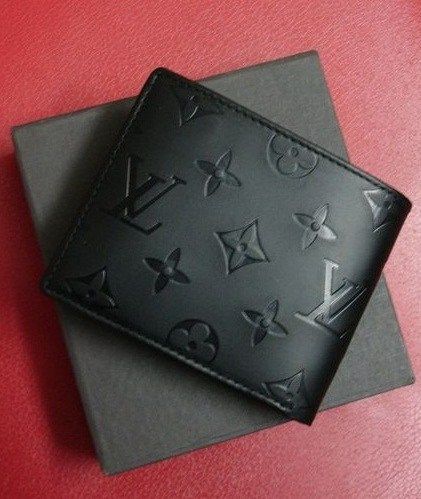 Style Tips-Here are 8 essential style tips for men in their 20's Louis Vuitton Mens Wallet, Louis Vuitton Handbags Neverfull, Louise Vuitton, Sac Louis Vuitton, Just For Men, Cash Money, Best Wallet, Luxury Wallet, Louis Vuitton Wallet