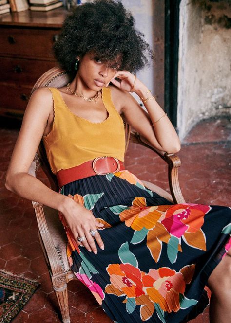 Fall Street Style 2022, Dino Skirt, Street Style 2022, Pleaded Skirt, Mood Lifters, Bohemian Colors, Union Made, Silk Tank, Fabric Print