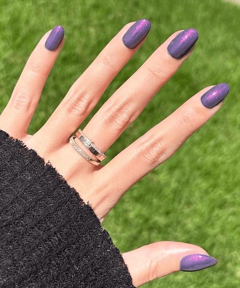 Glitter Purple nails Chrome Fall Nails, Nail Inspiration Winter, Chrome Nail Ideas, Chrome Manicure, Purple Chrome, Chrome Nail Polish, Natural Nail Art, Velvet Nails, Chrome Nail Powder