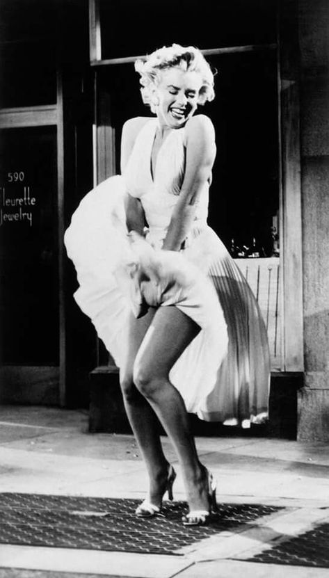 marlyn monroe aesthetic | marlyn monroe Marilyn Monroe White Dress, Marilyn Monroe Wallpaper, The Seven Year Itch, Marilyn Monroe Poster, Seven Year Itch, Hollywood Aesthetic, Marilyn Monroe Photos, James Dean, 4x6 Photo