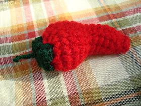 NyanPon.com: Hot Pepper Crochet Garden, Crochet Fruit, Crochet Shawl Pattern Free, Crochet Food, Hot Pepper, Chili Pepper, Crochet Home, Stuffed Hot Peppers, Amigurumi Free Pattern