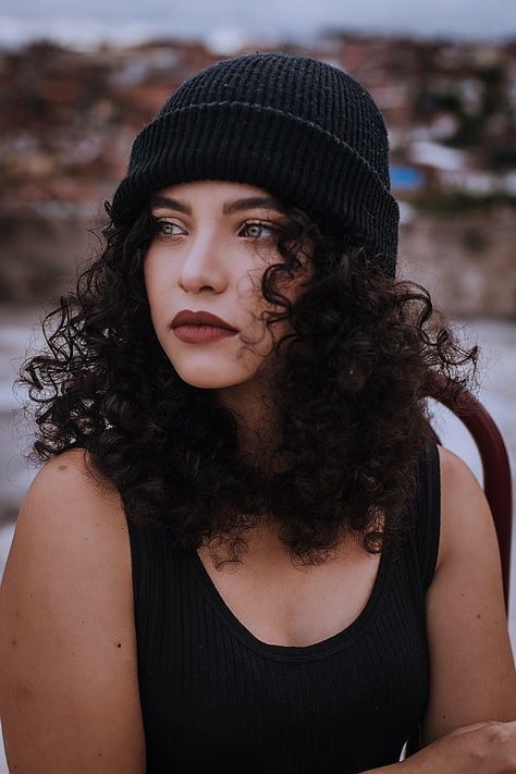 Curly Hair Winter Hat, Short Curly Hair With Beanie, Curly Hair And Beanie, Beanie On Curly Hair, Beanie With Curly Hair, Curly Hair With Beanie, Girls Wearing Caps, Beanie Curly Hair, Curly Hair Beanie