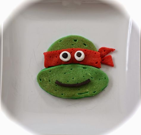 Ninja Turtle Pancakes, Fun Pancakes, Pancake Designs, Buzz Lightyear Birthday, 6th Birthday Cakes, Pancake Art, Birthday Breakfast, Pancakes Easy, Food Display