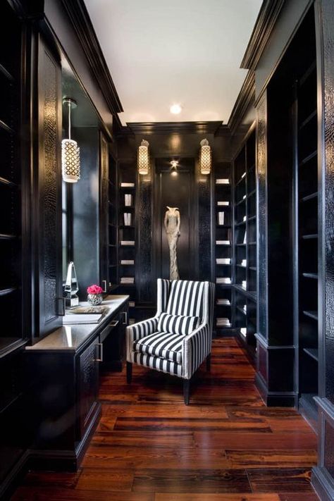 Vestidores espectaculares Luxury Closets, Dressing Room Closet, Walk In Closet Design, Luxury Closets Design, Wardrobe Goals, Dream Closets, Closet Inspiration, Room Closet, Dressing Room Design