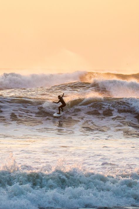 Sunrise surf sesh Photo by @brittbellamy #surf #surfphotography #wintersurf #sunrisesurf #wetsuit #goldenhour #surfnewengland Nikita Core, Vintage Surf Aesthetic, Sunrise Surfing, Wetsuit Surfing, Surf Pics, Surf Photos, Surfing Aesthetic, Surf Aesthetic, Surf Vibes