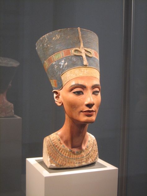 Nefertiti Bust, Imperiul Roman, King Tut Tomb, Starověký Egypt, Ancient Egyptian Artifacts, Egyptian Queen Nefertiti, Berlin Museum, Amenhotep Iii, Famous Sculptures