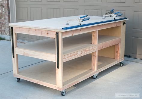 How To Build A DIY Mobile Workbench With Shelves Diy Shelves Design, Diy Shelves Ideas, Workbench With Storage, Workbench Designs, Mobile Workbench, Workbench Plans Diy, Diy Workbench, Garage Work Bench, Workbench Plans