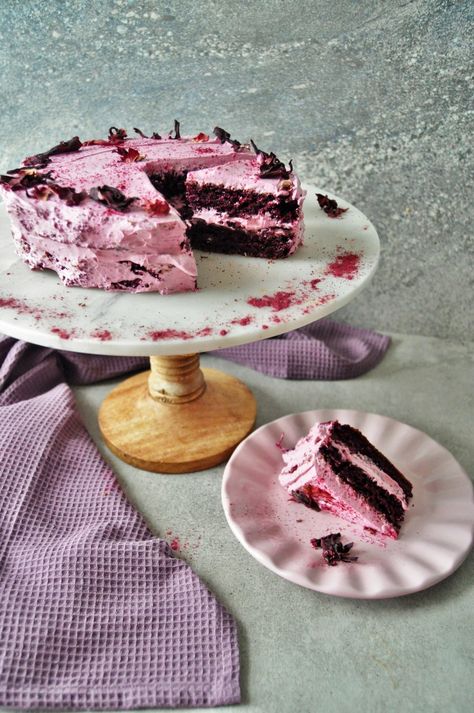 Hibiscus Cake Recipe, Creative Cake Recipes, Hibiscus Recipes Food, Hibiscus Dessert, February Birthday Cake, Hibiscus Food, Pink Cake Recipe, Hibiscus Recipe, Hibiscus Cake