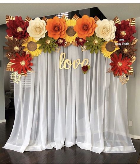 Fall Paper Flowers Backdrop, Thanks Giving Backdrop Ideas, Fall Flower Backdrop, Fall Bridal Shower Backdrop, Fall Baby Shower Backdrop Ideas, Fall Paper Flowers, Paper Floral Backdrop, Fall Backdrops, Fall Party Decorations