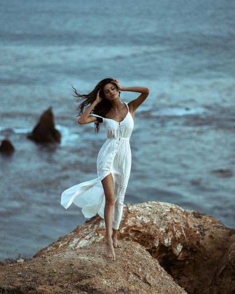 Poses On Rocks At The Beach, Beach Pictures Poses On Rocks, Rock Beach Photoshoot, Best Beach Poses, Beach Fashion Shoot, Beach Photo Inspiration, Poses By Yourself, Beach Photo Session, Beach Poses By Yourself