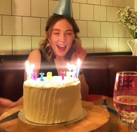 eve ⚔️🍄🐇🍷💌 on Twitter: "happy birthday love of my life saoirse… " Saorsie Ronan, Saoirse Ronan, Mary Queen Of Scots, Epic Photos, Bday Girl, Lady Bird, January 15, Iconic Women, Timothee Chalamet