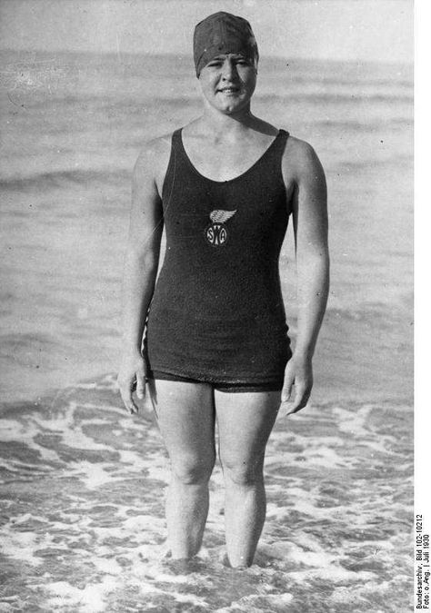 Gertrude Ederle became deaf after swimming the English Channel. English Channel Swim, Gertrude Ederle, Swim Campaign, Kickass Women, Famous Person, Fearless Women, English Channel, Teachable Moments, Interesting Stories