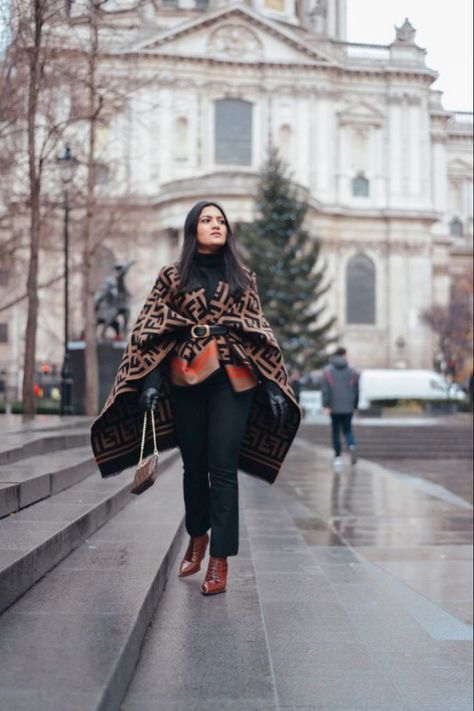 Stay Chic in 2024 with Scarf Outfit Ideas: Fendi, Burberry, Gucci & More Burberry Cape Outfits, Fendi Scarf Outfit, Fendi Poncho, Scarf Outfit Ideas, Outfit Trabajo, Burberry Cape, Mules Outfit, Poncho Outfit, Morning Winter