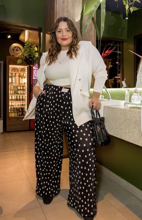 Corporate Outfit For Plus Size Women, Plus Size Fall Cocktail Dresses, Midsize Fashion Street Style, Plus Size Culottes Outfit, Plus Size Corporate Outfits, Over 60 Fashion Plus Size, Plus Size Business Attire, Outfits Gorditas, Plus Size Looks