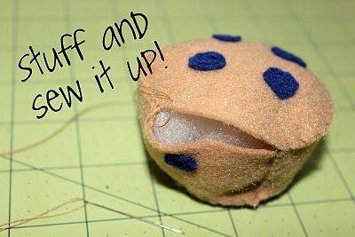 Felt Blueberry, Bluberry Muffins, Smashed Peas, Liner Tutorial, Cool Kidz, Felt Play Food, Felt Creations, Blueberry Muffin, Diy Felt