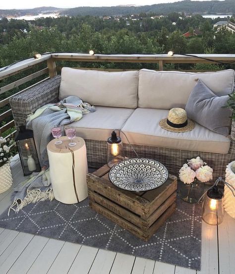 Spain Balcony, Classy Rooms, Balkon Decor, Diy Furniture Cheap, Garden Idea, Apartment Patio Decor, Diy Furniture Hacks, Balcony Furniture, Diy Furniture Renovation