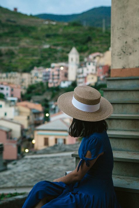 Italian Fashion Summer, Italian Hat, Italian Women Style, Vintage Gold Mirror, French Love, This Time Tomorrow, Italian Fashion Street, Interesting Outfits, Giovanna Battaglia