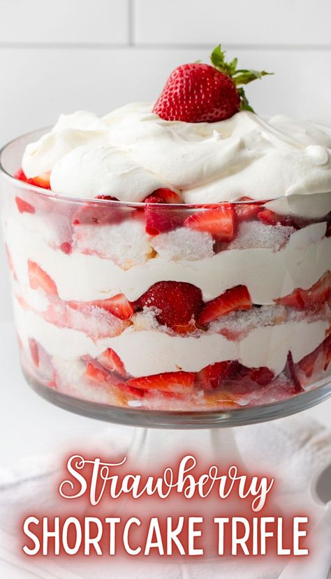 Angel Food Cake Trifle, Shortcake Trifle, Trifle Bowl Recipes, Strawberry Angel Food Cake, Strawberry Shortcake Trifle, Trifle Dessert Recipes, Summer Desserts Easy Healthy, Angel Food Cake Desserts, Cake Summer