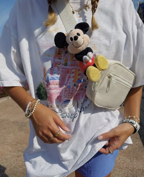 Disney World Aesthetic, Disney Trip Outfits, Tiny Cross Necklace, Disney Fits, Cute Disney Outfits, Disney Photo Ideas, Disney College Program, Disney Themed Outfits, Disney Souvenirs