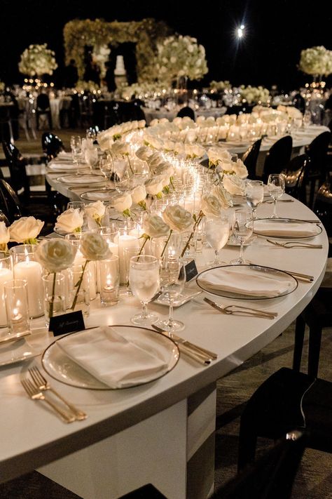 Curved wedding reception table decorated with white Roses and white candles. Head to the blog to see more of this black and white modern wedding in Austin! Curvy Table Wedding, Modern Wedding Candles, Sweetheart Table Layout, White Roses Candles Wedding, Wedding Florals And Candles, White Florals And Candles Wedding, Wedding Candles Reception, Curved Table Wedding, Modern Reception Decor