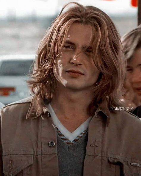 Men Layered Long Hair, 80s Style Hair, Johnny Depp Long Hair, Johnny Depp Hair, 90s Johnny Depp, Gilbert Grape, جوني ديب, Guy Haircuts Long, Young Johnny Depp