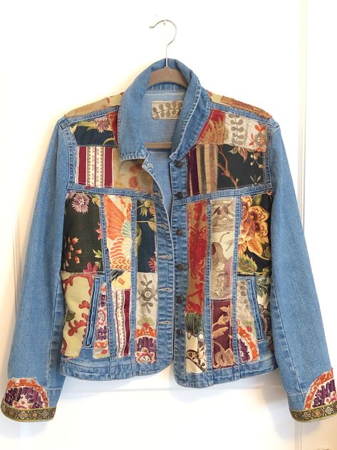 Patchwork Jeans Outfit, Upcycled Jackets, Patchwork Denim Jacket, Patchwork Denim Skirt, Quilted Clothing, Diy Denim Jacket, Jeans Patchwork, Jeans Trend, Patchwork Clothes